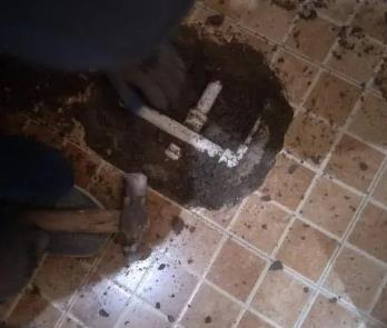 南京市卫生间漏水维修公司为您分享下卫生间渗水如何处理及注意事项